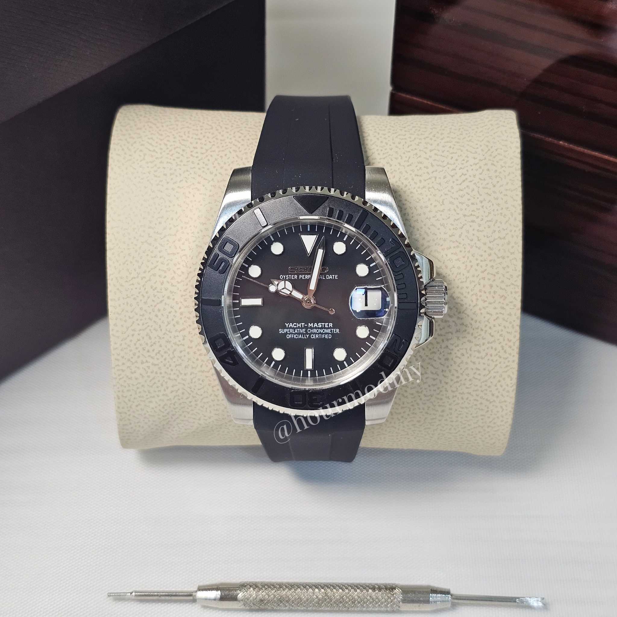 Seikoyacht l Black Silver @ hourmodmy