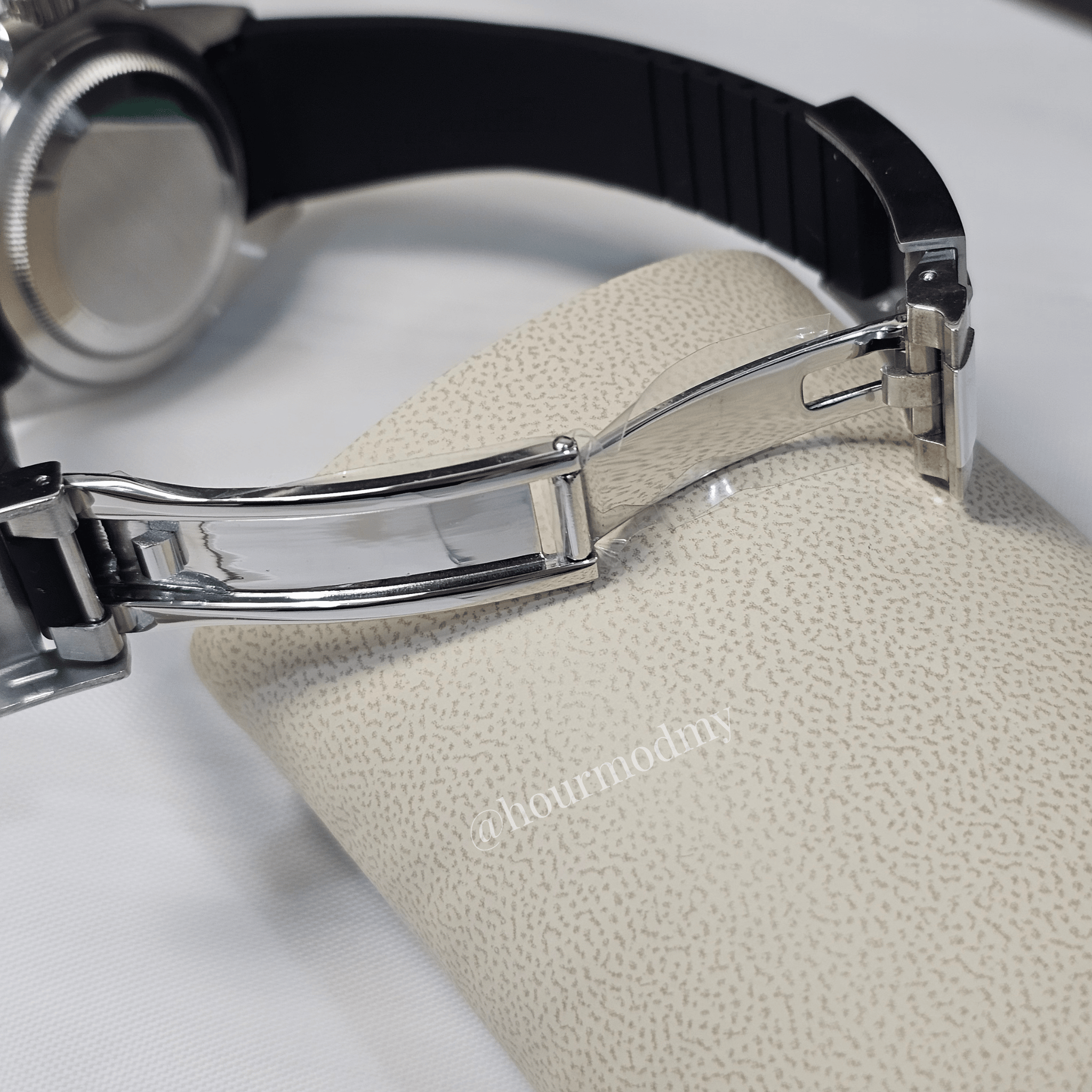Seitona l Silver Ghost @ hourmodmy