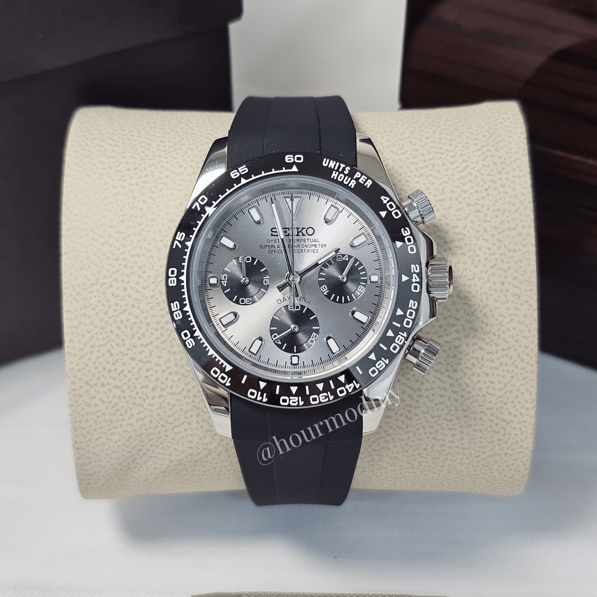 Seitona l Silver Ghost @ hourmodmy