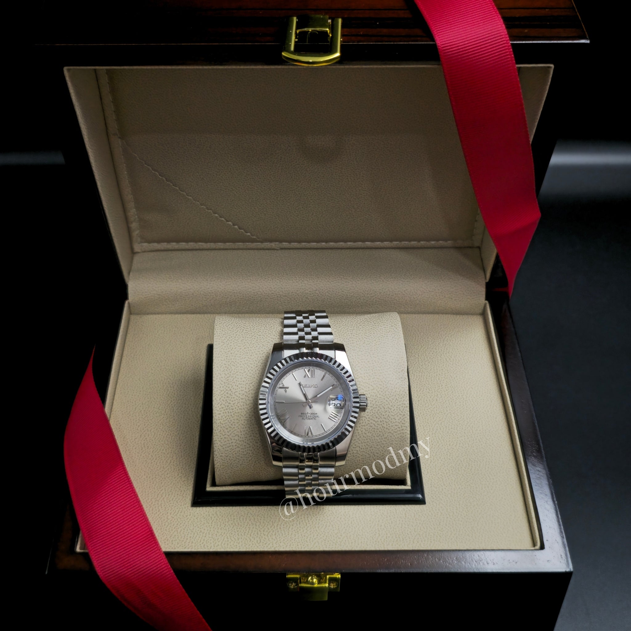 Seikojust l Roman Silver  @ hourmodmy