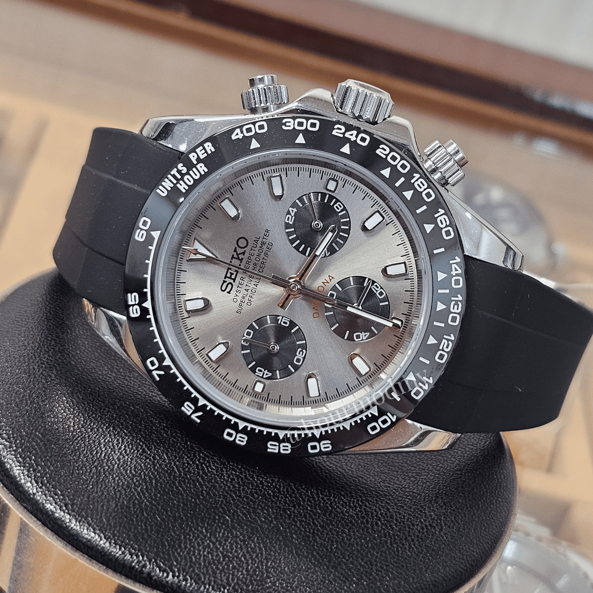 Seitona l Silver Ghost @ hourmodmy