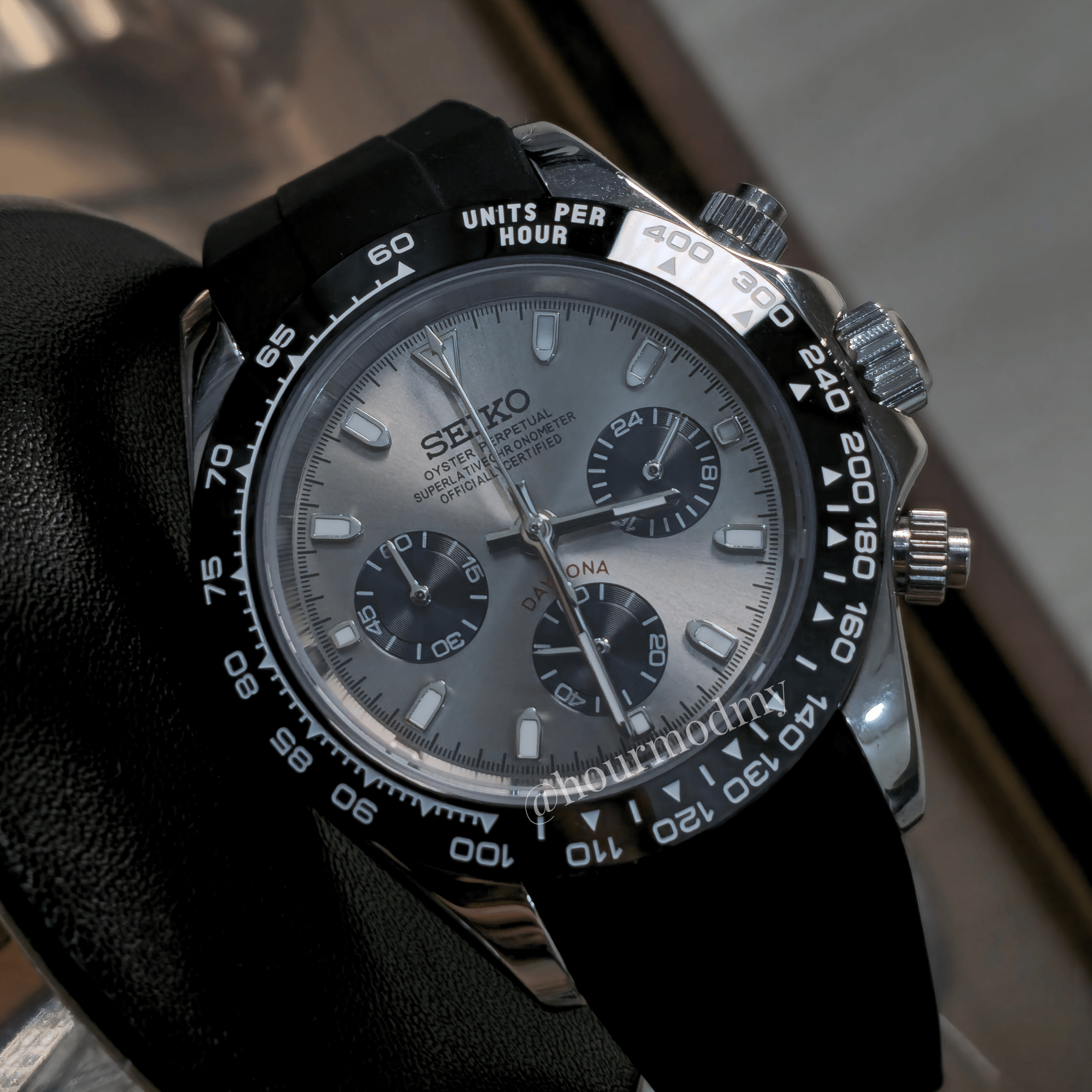 Seitona l Silver Ghost @ hourmodmy