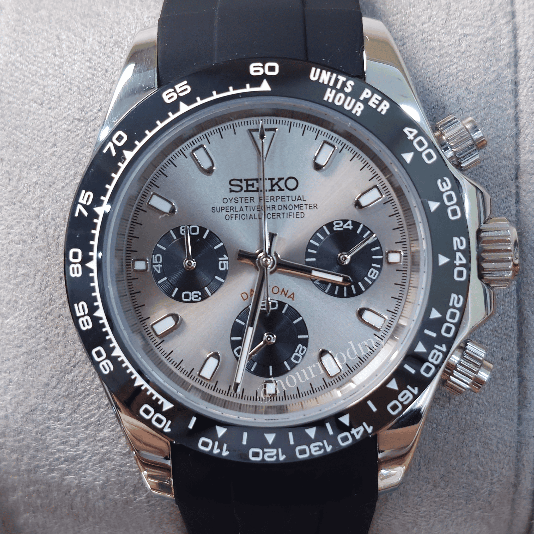Seitona l Silver Ghost @ hourmodmy